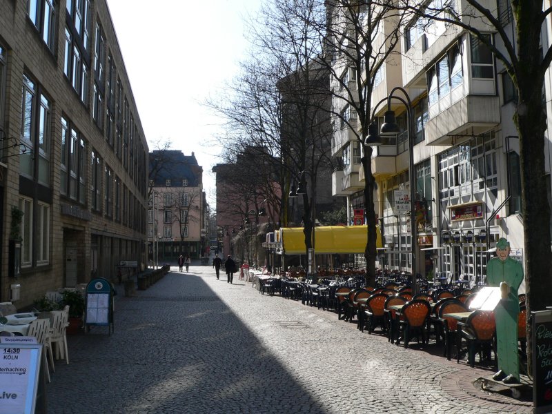 Von den ausgedehnten Fugngerzonen, die zum Flanieren einladen, kann man als Berliner nur trumen. An diesem schnen Sonnentag konnte man bereits im Freien sitzen und einen Kaffee genieen. 11.3.2007