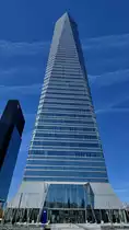 Der 2008 fertiggestellte 249 Meter hohe Kristallturm (Torre de Cristal) ist hinter dem Torre Caja Madrid der zweithchste Wolkenkratzer in Spanien.  (Madrid, November 2022)