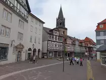 Rotenburg an der Fulda, H�user und Kirchturm der Stiftskirche am Steinweg (04.06.2022)