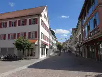 Bad Saulgau, H�user und Gesch�fte in der Hauptstra�e (10.07.2022)