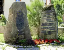 Yach, Denkmal f�r die Gefallenen der beiden Weltkriege, neben der Kirche St.Wendelin, Juli 2022