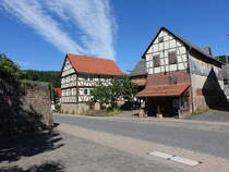 Rengshausen, Fachwerkhuser im Schulgraben (07.08.2022)