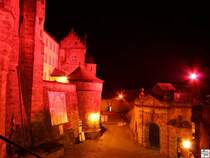 Einmal im Jahr findet die Veranstaltung  Kronach leuchtet  statt. An dessen Tagen die ganze Stadt und Ihre Sehenswrdigkeiten mit verschiedenen Lichtern erhellt werden. 
Das Bild zeigt die Festung Rosenberg in der Nacht vom 26. auf den 27. Juli 2008 die mit roten Lichtern beleuchtet wurde.