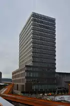 An diesem Hochhaus f�hrt das V�lodukt in Belval Universit� vorbei. 01.2023