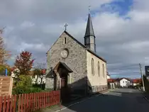 Peuschen, evangelische Kirche an der Ortsstra�e (19.10.2022)