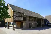 Denzlingen, das  Heimethues -Museum, Stall und Scheune mit Ger�tschaften und Werkzeugen, Sept.2023