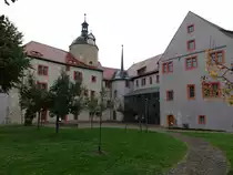 Dornburg, Innenhof des alten Schloss, heute Begegnungsst�tte der Friedrich-Schiller-Universit�t Jena (21.10.2022)
