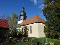 Albersdorf, evangelische Kirche, erbaut im 13. Jahrhundert, 1717 Wiederaufbau als Saalkirche mit eingezogenen Chor (22.10.2022)