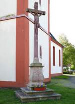 Sasbach, Christuskreuz an der Kirche St.Martin, Okt.2022