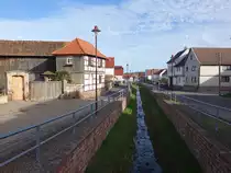 Langenhain, H�user entlang der Laucha und Lauchaer Stra�e (12.11.2022)