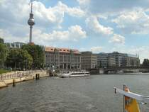 Blick von der Spree zum Fernsehturm, BERLIN 2007