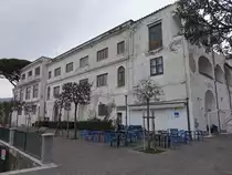 Sorrent, Geb�ude des ehemaligen Franziskanerkloster (25.02.2023)