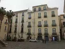 Salerno, H�user an der Piazza Alfano (26.02.2023)