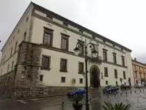 Solofra, Rathausgeb�ude an der Piazza San Michele (26.02.2023)