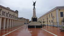 Teggiano, Denkmal an der Piazza Monsignor Valentino Vignone (27.02.2023)