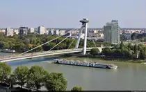 Bratislava (SK):
Ein Blickfang von Weitem ist der 95 Meter hohe UFO-Turm auf der Br�cke des Slowakischen Nationalaufstandes (Most SNP). Diesen unterquert gerade ein Kreuzfahrtschiff auf der Donau.

🕓 25.8.2022 | 16:54 Uhr