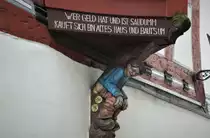 HERBORN/HESSEN-INNENSTADT/ERKERST�TZBALKEN

Na,seinen Humor hat der Bauherr trotz hoher Kosten noch nicht verloren....An einem Fachwerkhaus in Herborn,22.3.2023