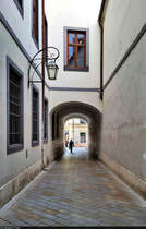 Bratislava (SK):
Die Altstadt zu Fu zu erkunden, macht wirklich Spa. Immer wieder entdeckt man neue Wege und Gassen, die mit ihrem Baustil und zahlreichen Lokalen einladen. Hier im Bilde die Podjazd zwischen den Straen Michalsk und Ventrsk.

🕓 25.8.2022 | 18:51 Uhr