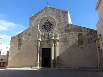 Otranto, Kathedrale St. Annunziata, dreischiffige romanische S�ulenbasilika, erbaut ab 1080 (03.03.2023)