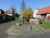 Abtsbessingen, Brunnen am Lindenplatz (07.04.2023)