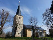 Riethnordhausen, evangelische Kirche St. Bonifatius, Langhaus erbaut 2001 durch die Architekten Walter Schinzel und Christoph Schwarzkopf (07.04.2023)