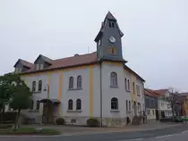 Gro�engottern, Rathausgeb�ude in der Marktstra�e (14.11.2022)