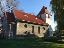 Obermehler, evangelische St. Ulrich Kirche, romanische Chorturmkirche aus dem 12. Jahrhundert (13.11.2022)