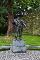 An der Statue von d’Artagnon, einer der Drei Musketiere, sind wir zufllig whrend einem Rundgang durch Maastricht vorbeigelaufen. Auf dem unteren Sockel steht in franzsischer Sprache, einer fr Alle, Alle fr einen“. 05.2023