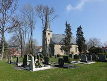 Hottelstedt, sptgotische evangelische Dorfkirche, erbaut im 16. Jahrhundert (09.04.2023)