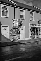 Wegweisend: Ballyvaughan 
April 2002