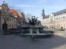 Erfurt, neuer Angerbrunnen von Waldo D�rsch am Anger (10.04.2023) 