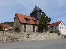 Dienst�dt, evangelische St. Sebastian Kirche, erbaut im 13. Jahrhundert (22.04.2023)