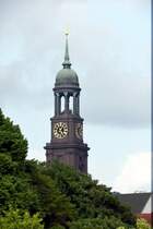 HAMBURG, 24.05.2023, Blick vom Stintfang auf die den Turm der St. Michaeliskirche (Michel)