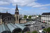 HAMBURG, 25.05.2023, Blick aus dem Hotelzimmer auf Hauptbahnhof und Heidi-Kabel-Platz