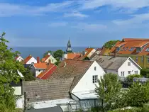 Blick auf Gudhjem von der Br�cke, die den Helligdomsvej �ber das Holkadalen f�hrt. Aufnahme: 16. Juni 2023.