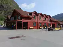 Flam, Bahnhof der Flambahn mit Touristb�ro am Stasjonsvegen (26.05.2023)