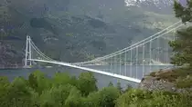 Hardangerbr�cke �ber den Hardangerfjord, erbaut von 2009 bis 2013, L�nge 1380 Meter (26.05.2023)