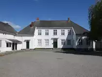 Brevik, altes Rathaus von 1761 in der Kirkevegen Stra�e, heute Museum (28.05.2023)