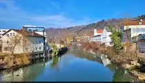 An den zahlreichen Geb�uden von Eichst�tt schl�ngelt sich der Fluss Altm�hl entlang. Im Hintergrund erhebt sich der Turm der Benediktinerinnenabtei St. Walburg.
Aufgenommen von der Spitalbr�cke.

🕓 16.2.2023 | 13:05 Uhr