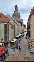 Blick auf die Mnzgasse in Dresden, hinter der sich die Frauenkirche und der Rathausturm anschlieen.

🕓 20.2.2023 | 16:23 Uhr