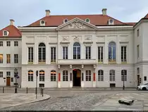 Von der letzten Kriegsruine zu  Dresdens sch�nstem Festsaal : das 2006 bis 2008 wiederaufgebaute Kurl�nder Palais am Tzschirnerplatz.

🕓 20.2.2023 | 16:31 Uhr