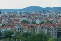 Blick aus der Kabine der Schlo�bergbahn auf Graz. 02.06.2023