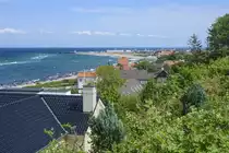 Blick auf Gilleleje vom Wanderweg Gilbjergstien. Aufnahme: 23. Juni 2023.