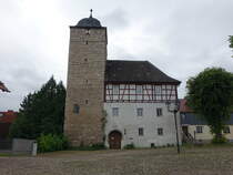 Grobodungen, Wasserburg mit Wartturm, erbaut im 13. Jahrhundert (01.07.2023)