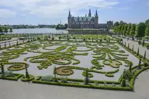 Blick auf Schloss Frederiksborg vom Schlosspark in Hiller�d. Aufnahme: 24. Juni 2023.