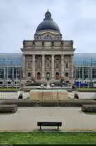 Bayerische Staatskanzlei und Kriegerdenkmal im Hofgarten M�nchen.

🕓 12.4.2023 | 13:17 Uhr