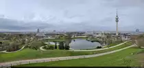 Panorama vom Olympiapark in M�nchen: im Vordergrund der Olympiasee, dahinter das Olympiastadion, die Olympiahalle und der 291 Meter hohe Olympiaturm.

🕓 12.4.2023 | 14:44 Uhr
