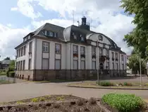 P�ttlingen, Rathaus am Rathausplatz, erbaut von 1913 bis 1914 durch Ludwig Nobis (16.07.2023)
