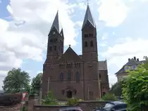 P�ttlingen, neuromanische Pfarrkirche St. Sebastian, erbaut von 1908 bis 1911 durch Wilhelm Hector (16.07.2023)