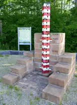 Kappel-Grafenhausen, die historische Pegelstation Rhinau-Kappel von 1852, 2017 neu aufgestellt nahe der Rheinf�hre bei Kappel, Juli 2023